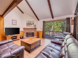89 Cross Country Ln, Tannersville, PA 18372