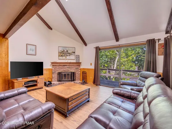 89 Cross Country Ln, Tannersville, PA 18372