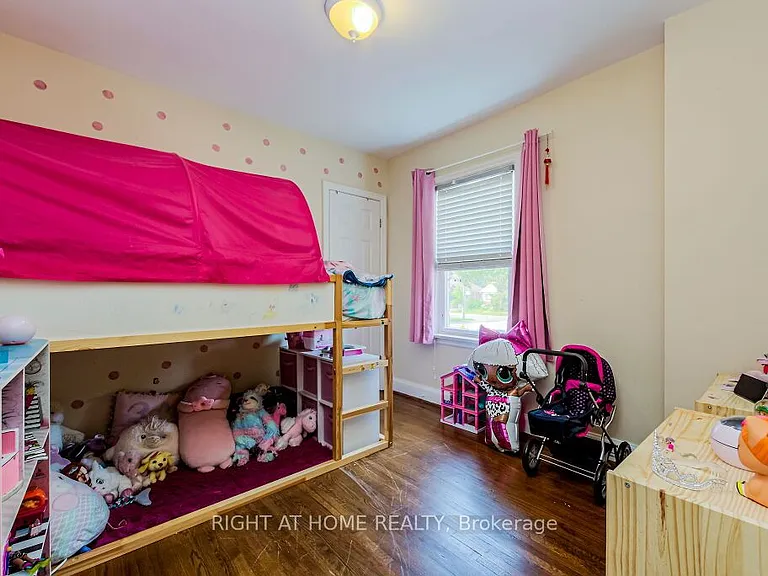 32 Florens Ave — Photo 3