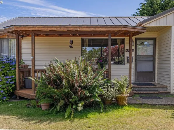 2145 Lombard St, North Bend, OR 97459