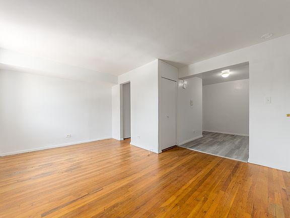 3rd image of 14227 Barclay Ave APT 304