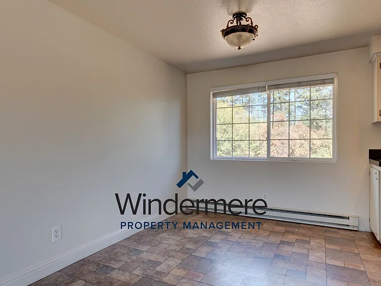 130 NW Clipper Dr — Photo 4