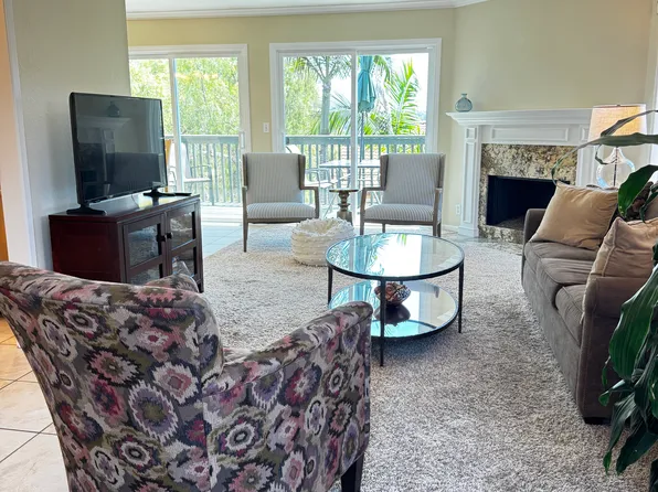 6917 Camino Revueltos, San Diego, CA 92111