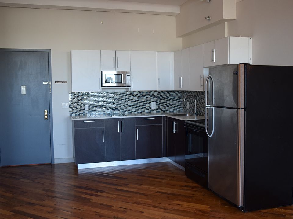 2nd image of 29-28 41st Ave #813