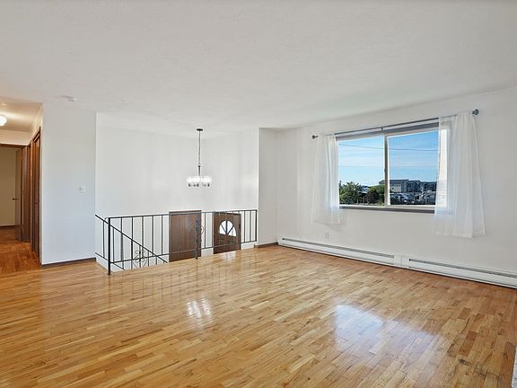 4th image of 16924 E Broadway Ave