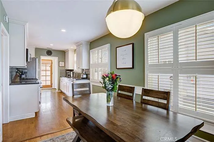6542 Balcom Ave — Photo 7
