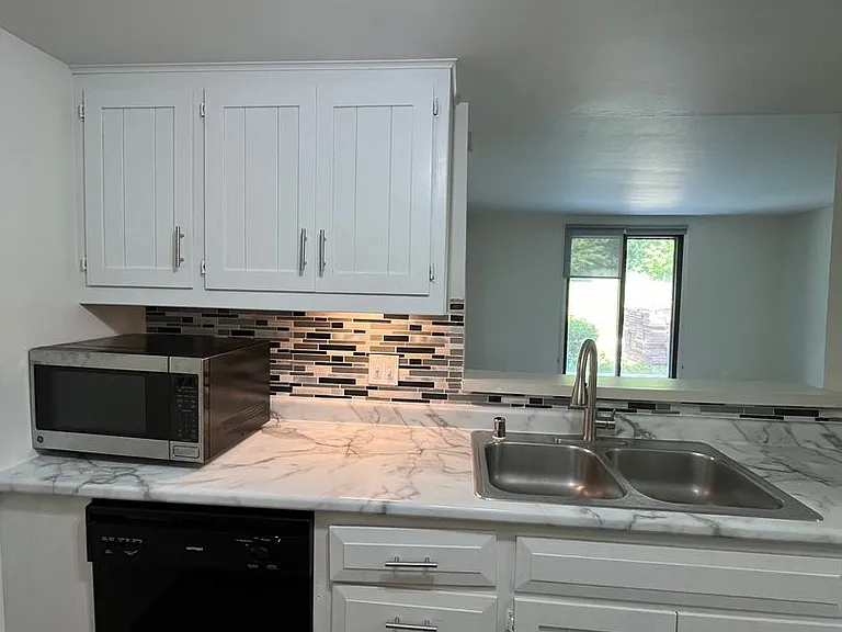 Sycamore Place Apartments — Photo 50