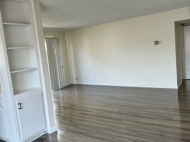 319 S. Clark Drive — Photo 14