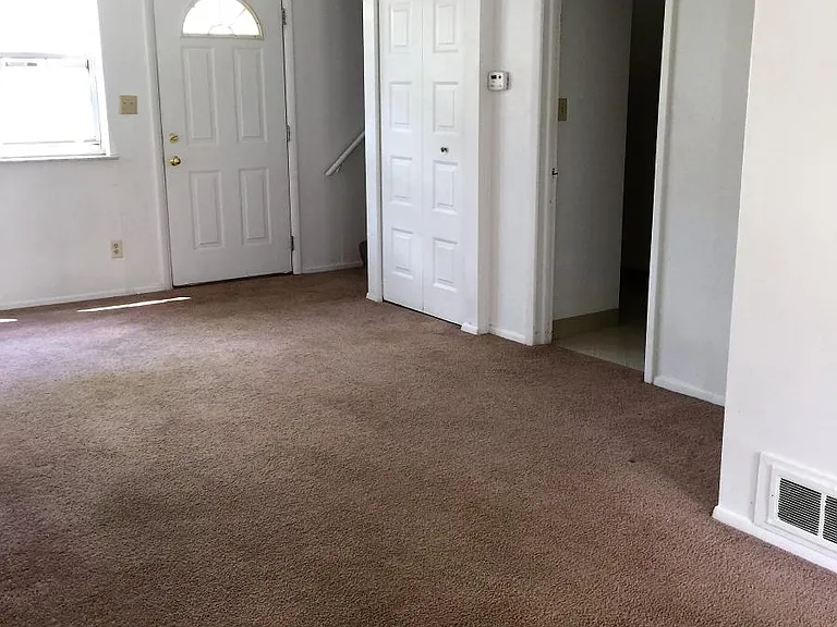 1300 Rosewood Ct — Photo 5