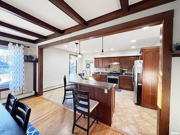 4th image of 401 SW Cross St