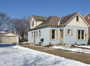 5435 N Bay Ridge Ave, Whitefish Bay, WI 53217