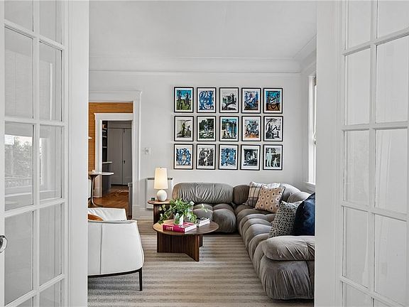 5th image of 301 10th St NE APT 4