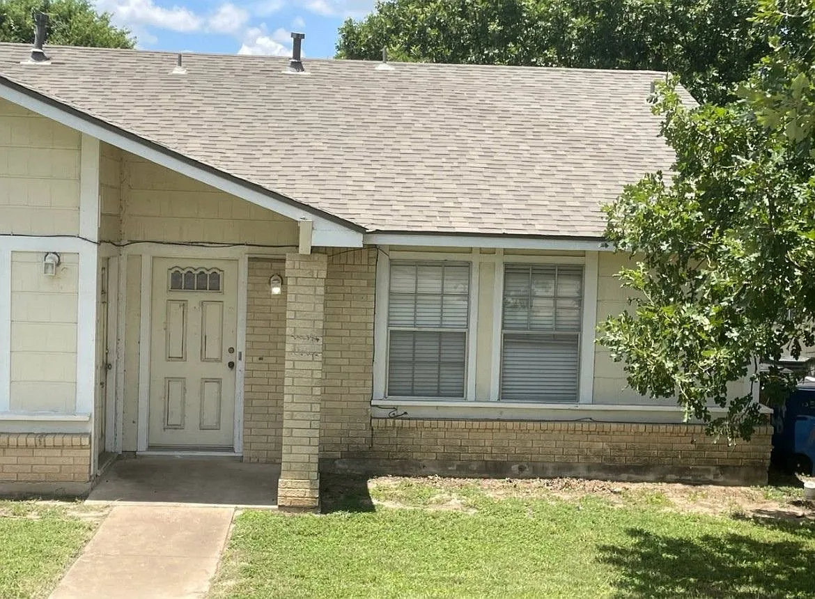 2 bed, 903 sqft, $700 — Photo 1