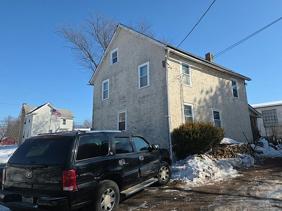 2nd image of 105 Middle Rd