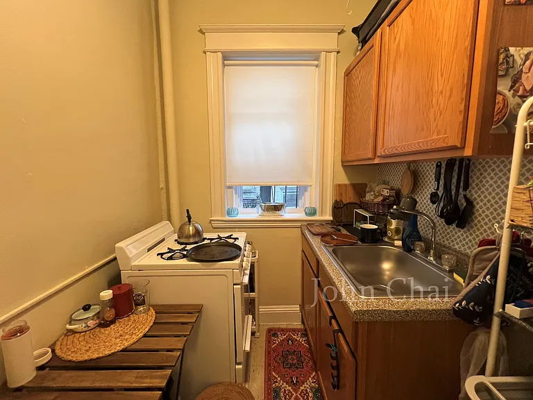 64 Woodstock Ave #10 — Photo 11