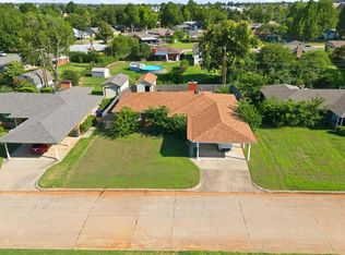 304 Country Club Ter, Midwest City, OK 73110