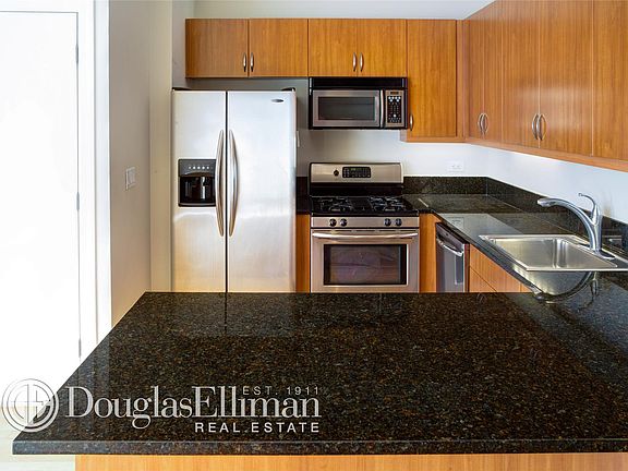 2nd image of 195 15th St APT B3