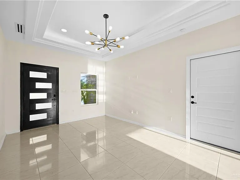 2308 San Pascual St — Photo 2