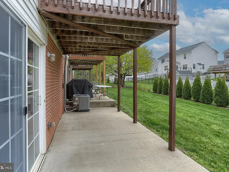 2120 Autumn Ct — Photo 29