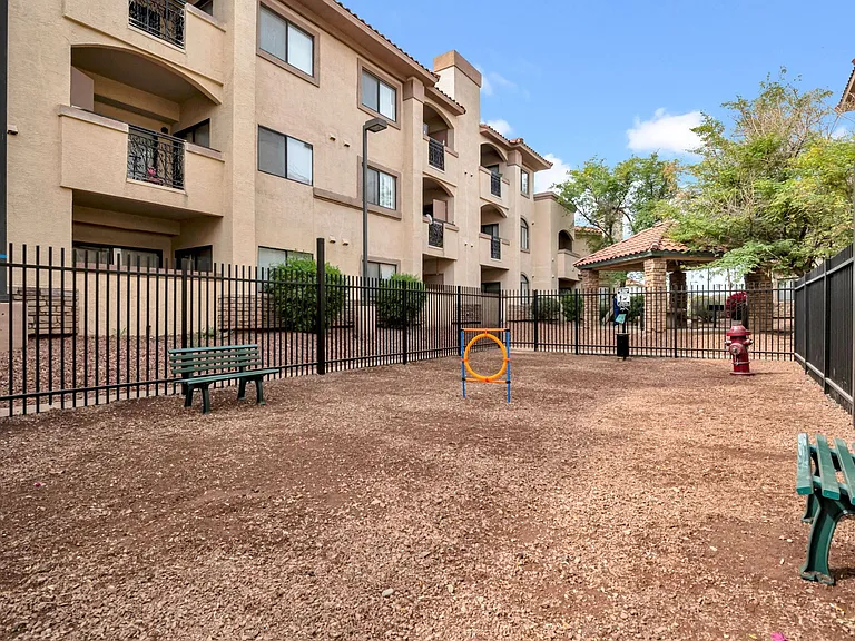 Desert Jewel Apartments — Photo 22