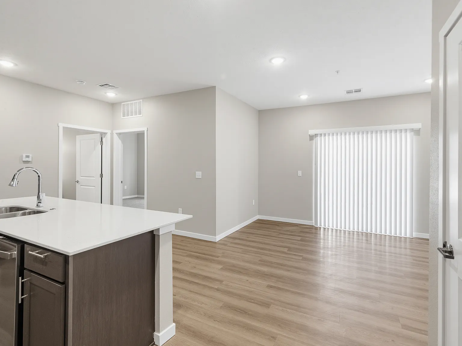 1 bed, 738 sqft, $1,375 — Photo 4