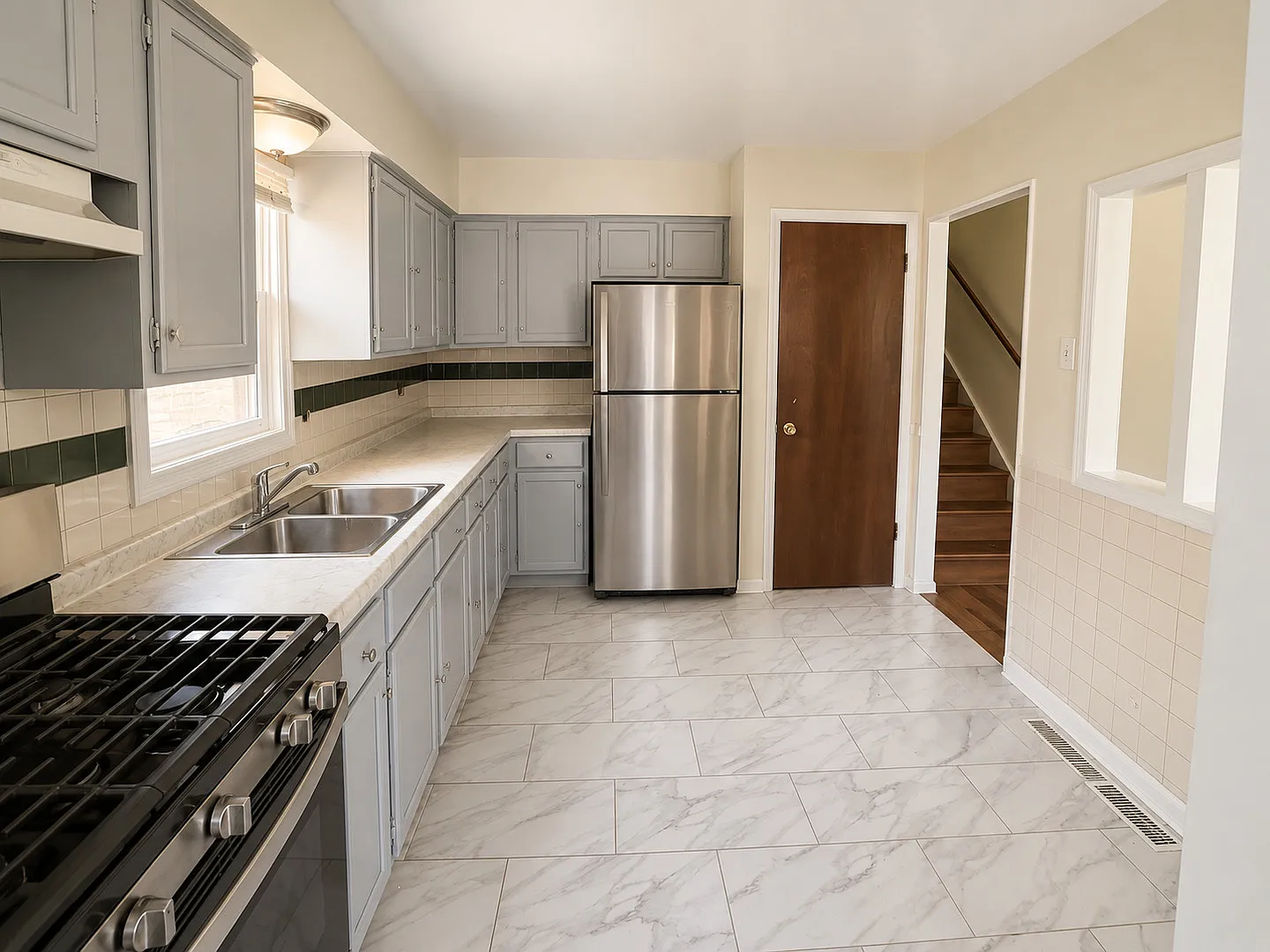 3 bed, 1162 sqft, $2,600 — Photo 2