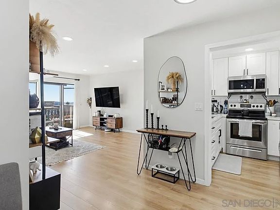 4th image of 6924 Hyde Park Dr Unit 306