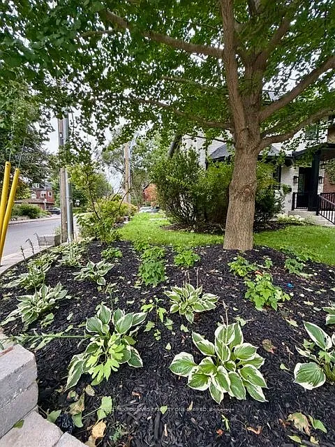 10 Lascelles Blvd — Photo 2