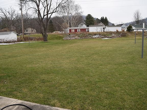 Back yard - shared with tenant on other side