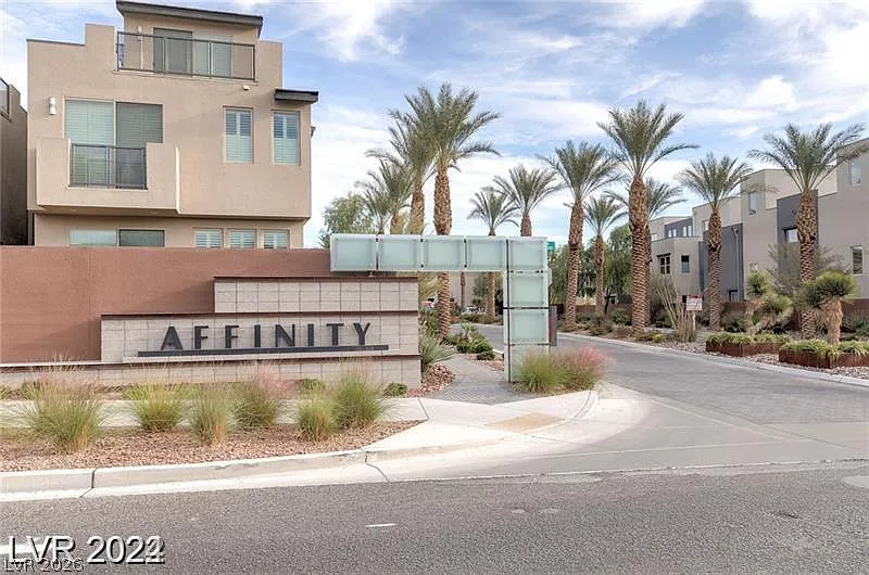 3 bed, 2.5 bath, 1851 sqft, $2,920 — Photo 1