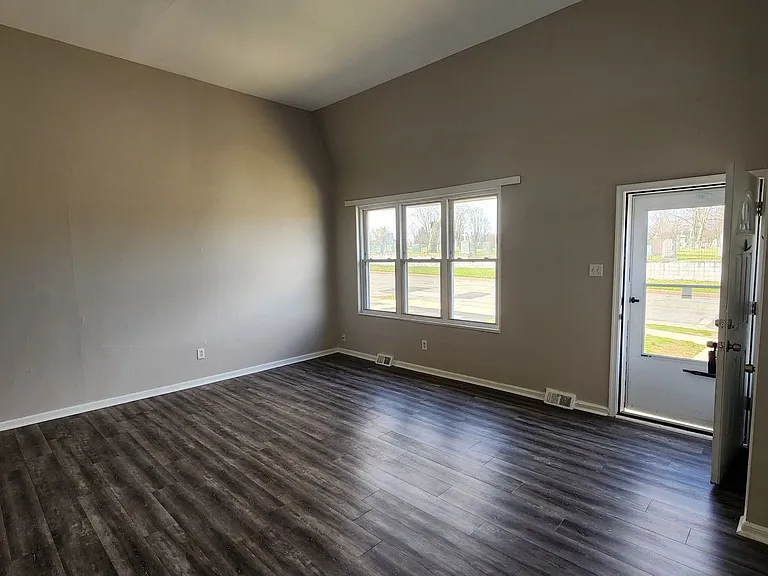 119 E Laughead Ave — Photo 10