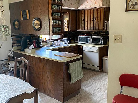 2nd image of 28758 Fairlane Dr
