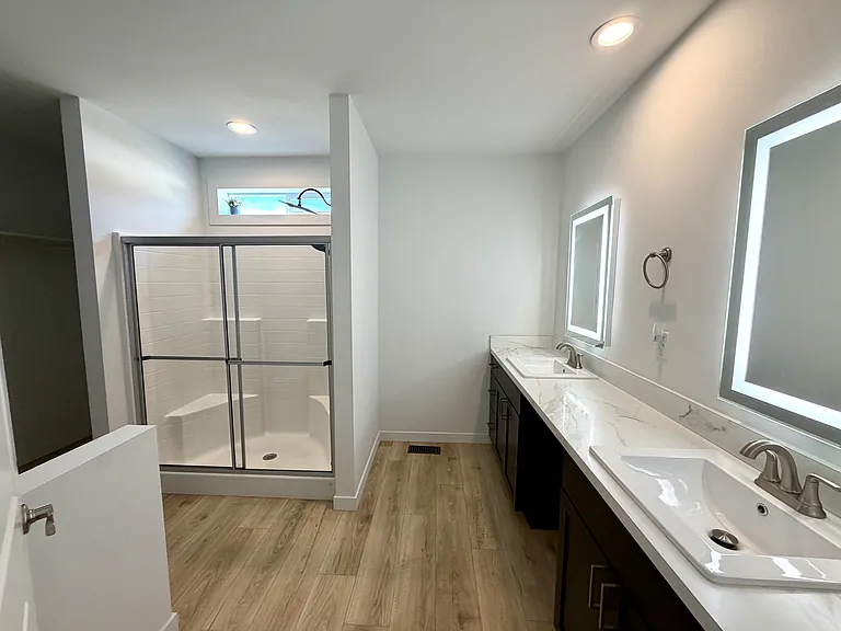 317 W 8th St #25 — Photo 17
