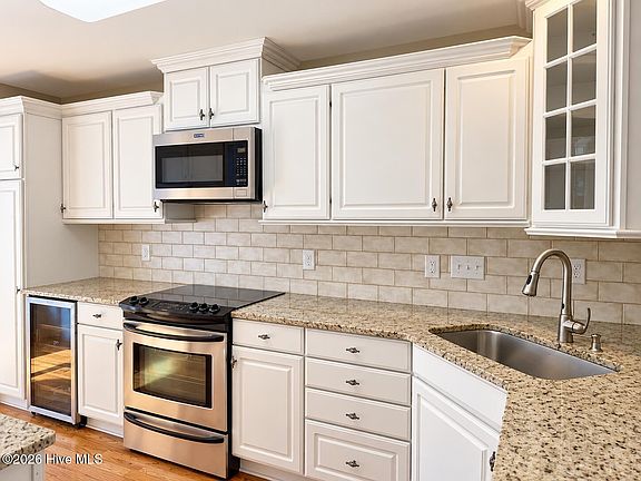 2nd image of 175 N Knoll Road