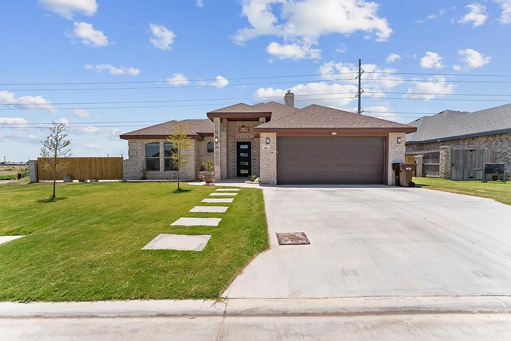 3 bed, 2.5 bath, 1926 sqft, $3,500 — Photo 1