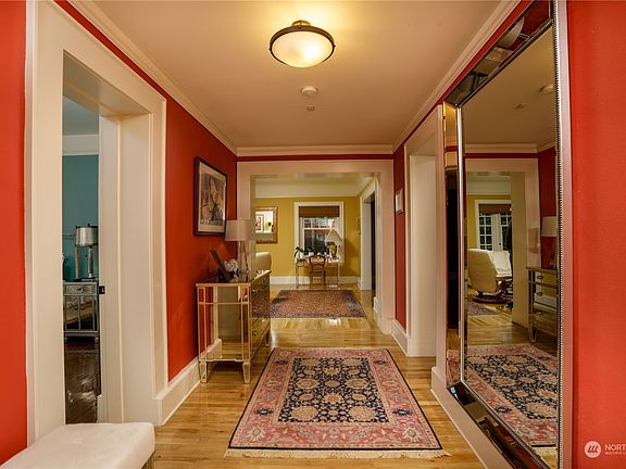 5th image of 219 N Tacoma Avenue #105