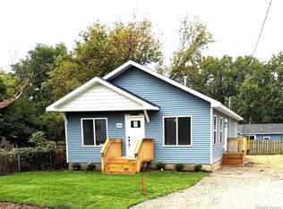 6056 Pearl St, Burton, MI 48509