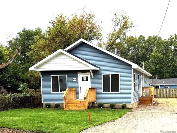 6056 Pearl St, Burton, MI 48509
