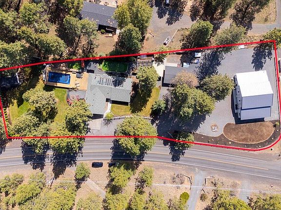 4th image of 18961 River Woods Dr