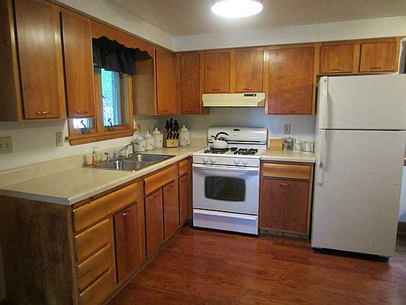 5th image of 130 Hollywood Dr