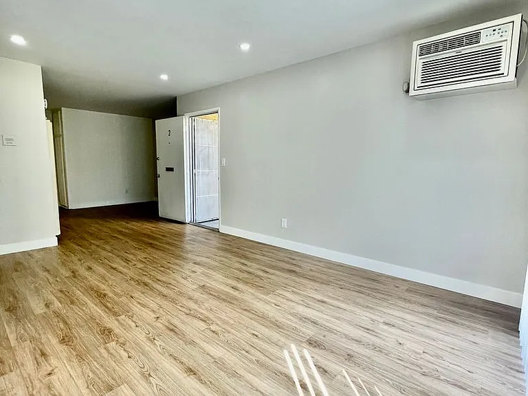 7531 Knott Ave — Photo 5