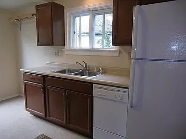 1908 Kings Ct — Photo 3