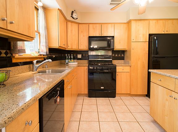 3rd image of 1405 Schramm Dr