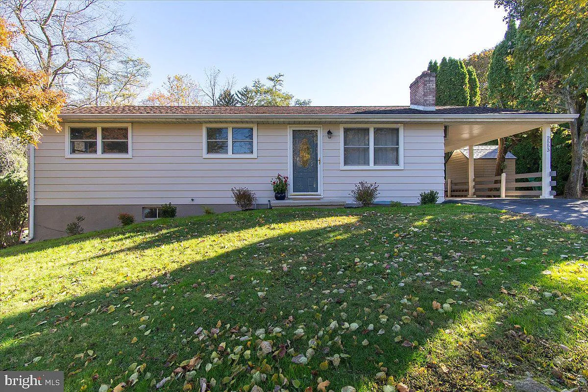 2553 Falling Spring Rd photo 1