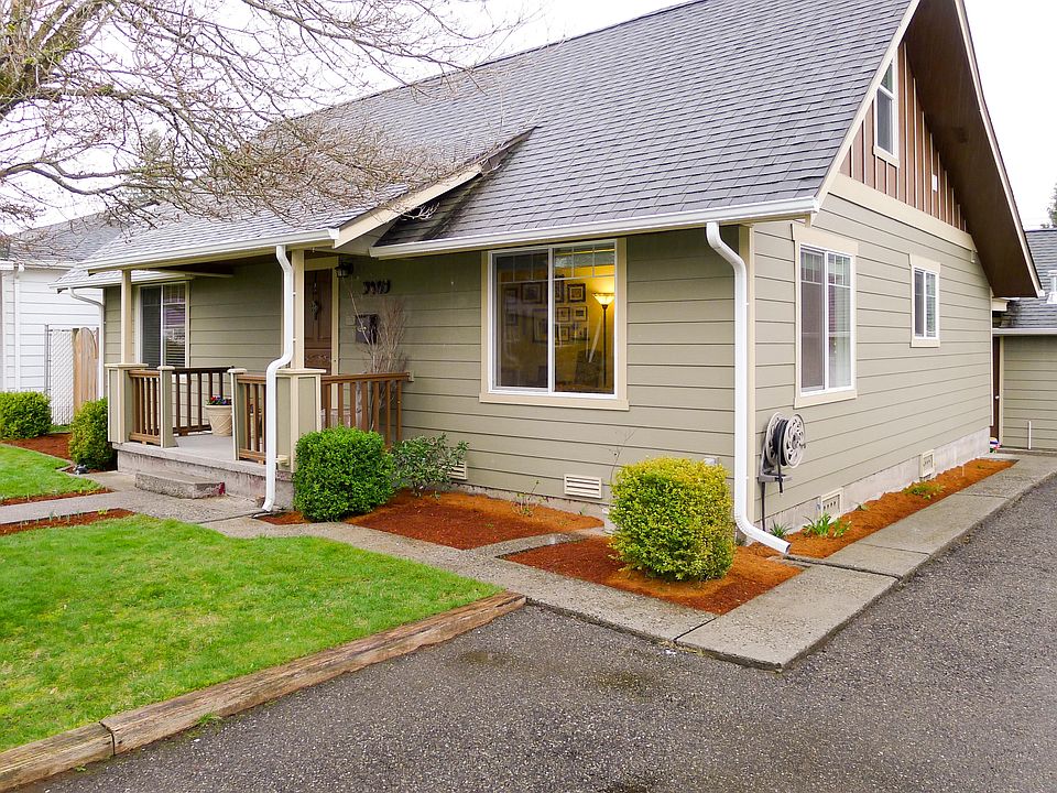 1st image of 3403 SE Pear St