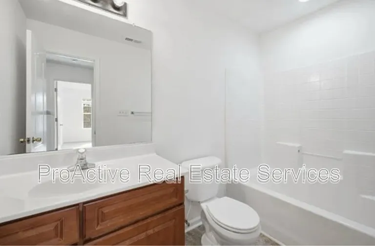 2021 Livingston St — Photo 36
