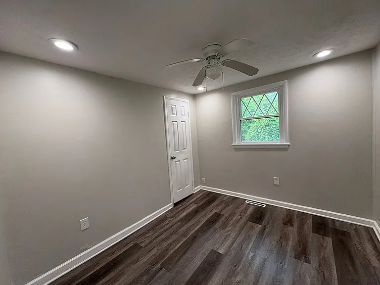 649 Maplewood Ave — Photo 3
