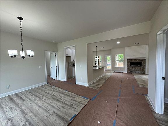 3rd image of 2089 N Hicks Rd