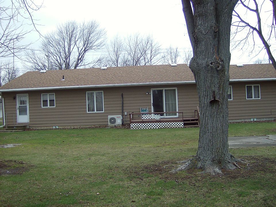 2nd image of 320 N Oak St