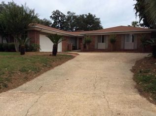 11 Elkwood Ct, Shalimar, FL 32579